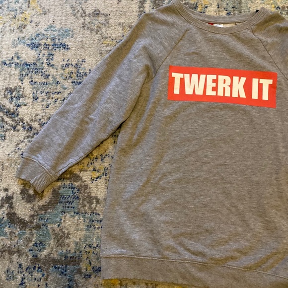 H&M Twerk It sweatshirt - Picture 4 of 5